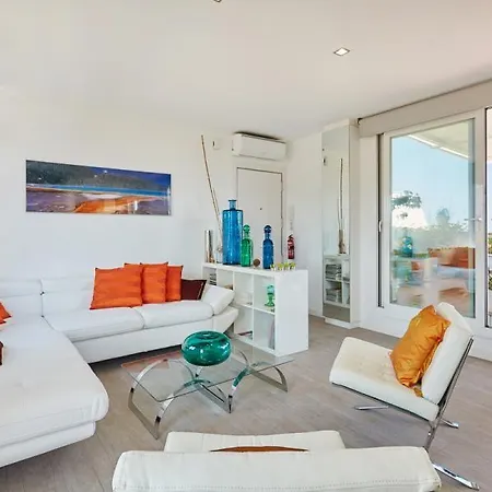 Panoramic Beach Apartment